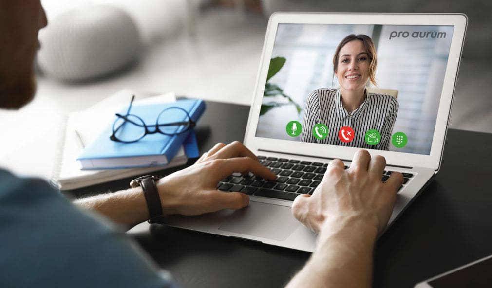 Onlineberatung bei pro aurum: Expertenrat auf dem heimischen Sofa, im Büro oder unterwegs